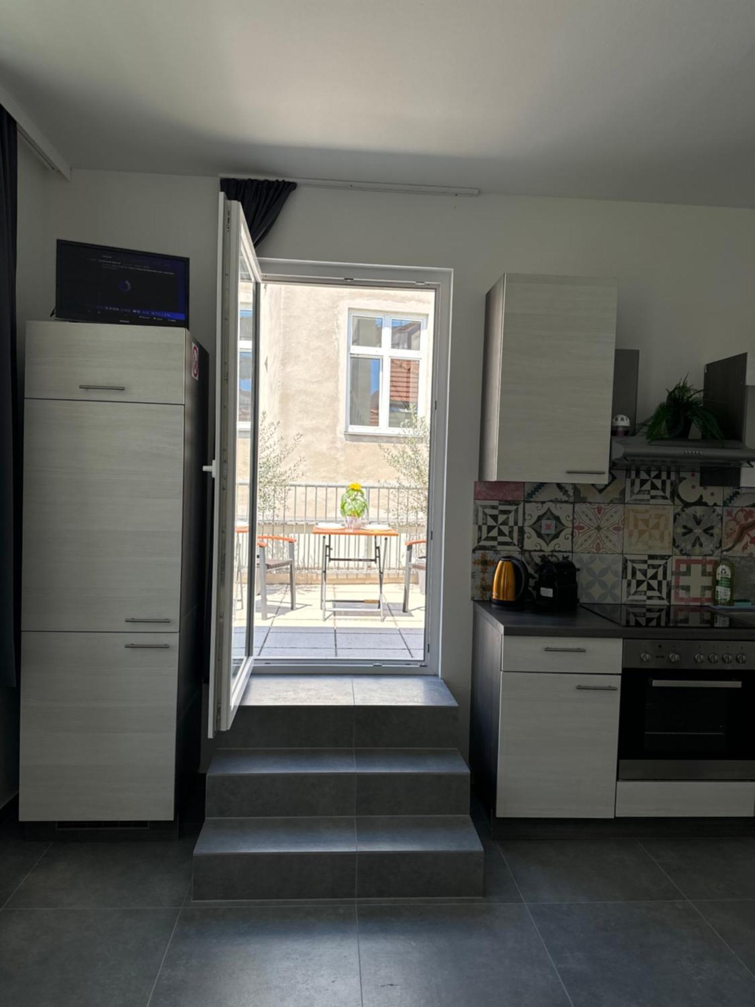 Apartamento Klein Aber Fein Mit Terrasse Viena Exterior foto